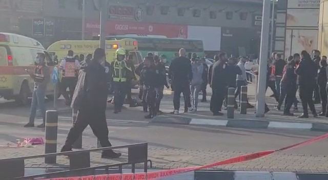 طعن في بئر السبع : 4 قتلى وتصفية المنفذ محمد أبو القيعان من حورة